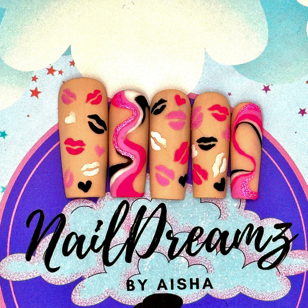 Kiss Me Press On Nails – Pink Lip Print Nail Set